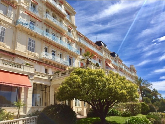 Superbe appartement Cannes avec vue mer dans une belle résidence 